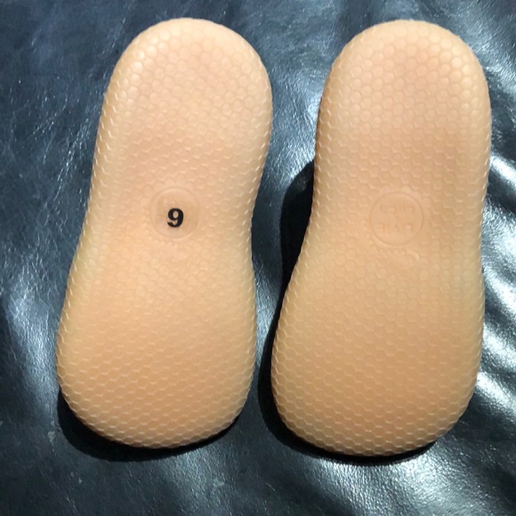 Size 6 Livie & Luca black strap measuring tape - Picture 3 of 5